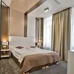 Royal Plaza Hotel 3*