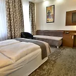 Royal Plaza 3*