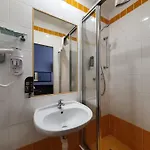 Royal Plaza Hotel 3*