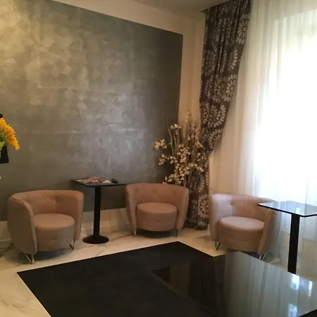 Hotel Royal Plaza 3*