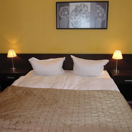 Hotel Royal Plaza 3*