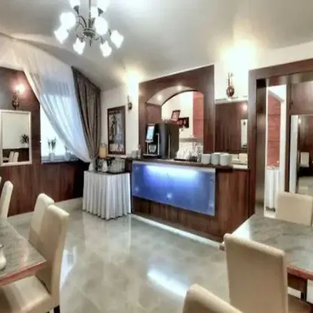 Royal Plaza فندق 3*