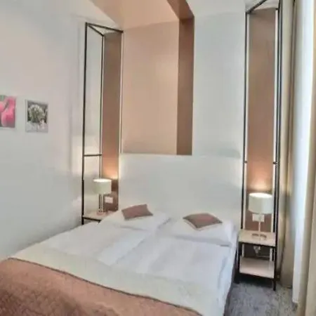 Royal Plaza 3*