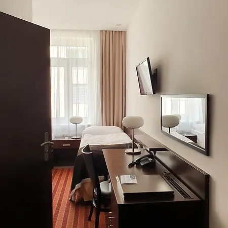 Royal Plaza Ξενοδοχείο 3*