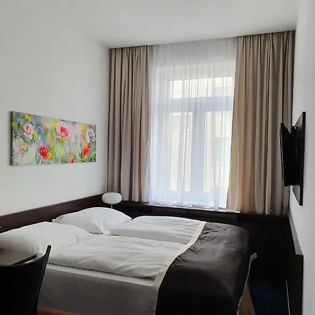 Royal Plaza Hotel 3*
