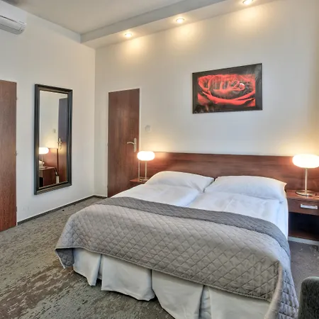 Ξενοδοχείο Royal Plaza 3*