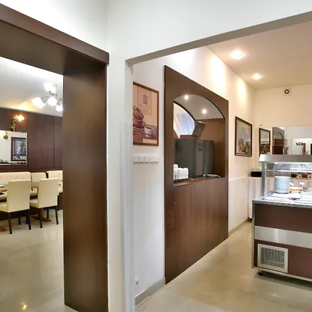 Royal Plaza Ξενοδοχείο 3*