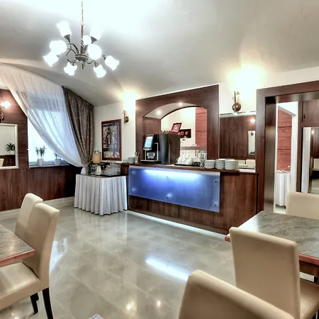 Royal Plaza Hotel 3*