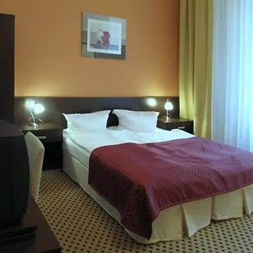 Royal Plaza فندق