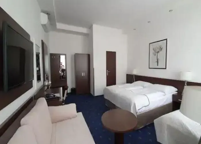 Royal Plaza Hotel 3*