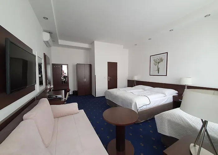 Royal Plaza 3*