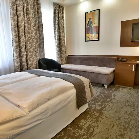 Royal Plaza 3*